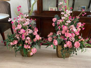 Zijden bloem arrangementen beschikbaar voor biedingen