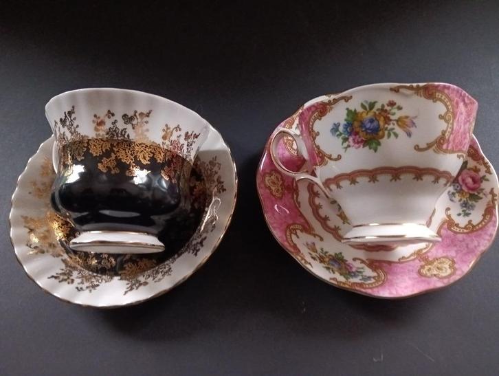 2 royal albert kop en schotels  Regal serie en lady carlyle, Antiek en Kunst, Antiek | Servies los, Ophalen of Verzenden