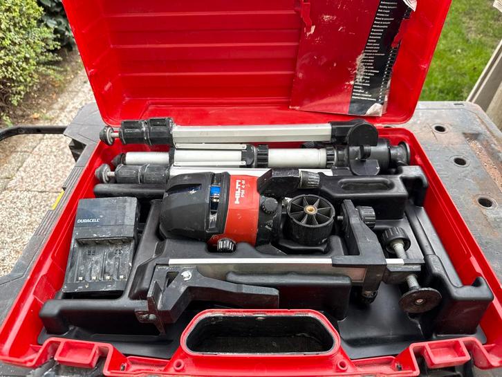 Hilti PM 4-M Lijnlaser met Statief en Acculader, Doe-het-zelf en Verbouw, Meetapparatuur, Gebruikt, Licht, Ophalen of Verzenden