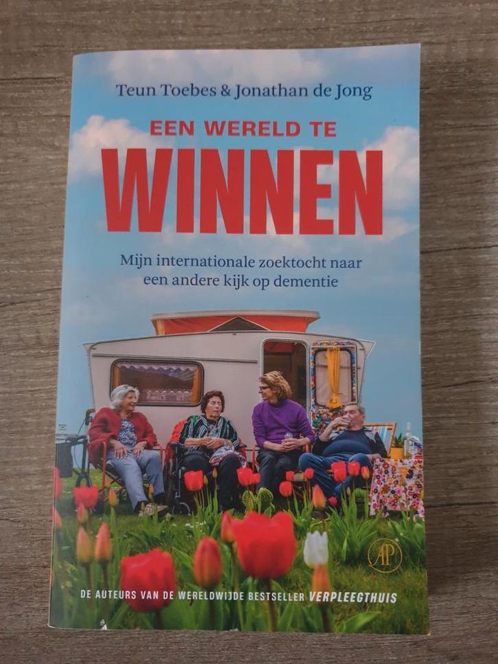 Een Wereld te Winnen - Toebes & de Jong - Dementie, Boeken, Biografieën, Gelezen, Overige, Ophalen of Verzenden