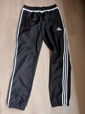 Adidas regenbroek maat M beschikbaar voor biedingen