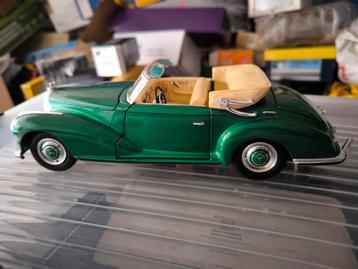 Klassieke groene Mercedes modelauto beschikbaar voor biedingen