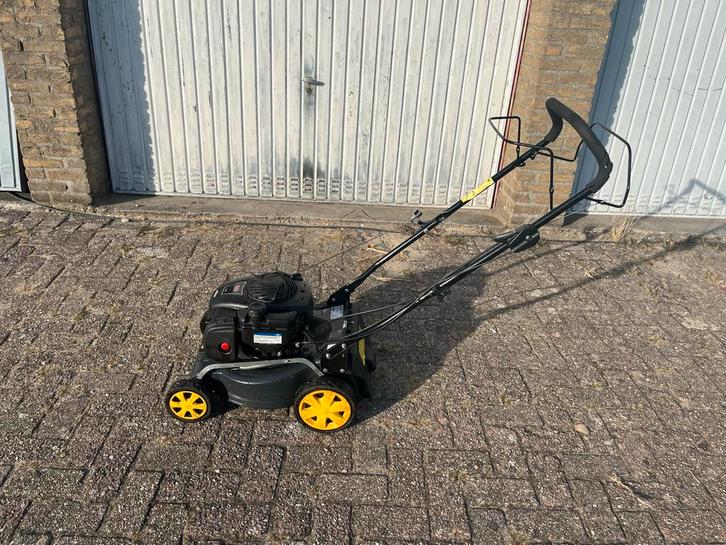 Grasmaaier - Briggs & Stratton motor - Goede staat, Tuin en Terras, Grasmaaiers, Gebruikt, Benzine-grasmaaier, 40 t/m 49 cm, Cirkelmaaier