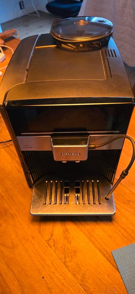 Siemens EQ6 Volautomaat Koffiemachine, Witgoed en Apparatuur, Koffiezetapparaten, Gebruikt, Koffiebonen, Koffiemachine, 2 tot 4 kopjes