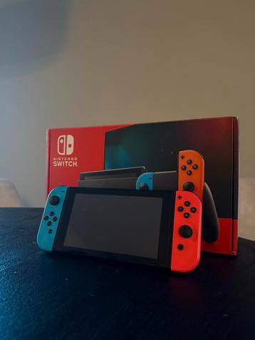 Nintendo Switch V2 (2021) met accessoires + doos beschikbaar voor biedingen
