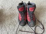Bergschoenen, Ophalen, Wandelschoenen, Gedragen, Rood