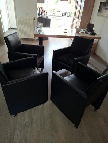Gratis 4 Eetkamerstoelen - Af te halen beschikbaar voor biedingen