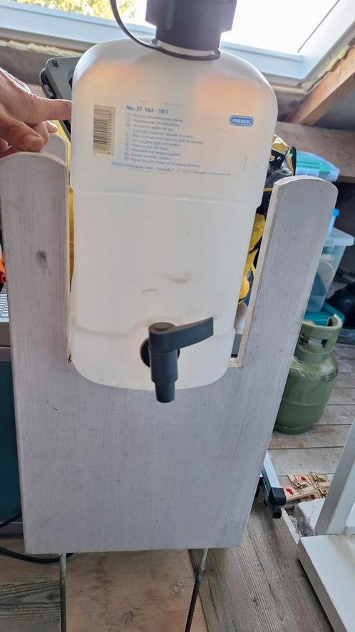 10 l water jerrycan met houder, Caravans en Kamperen, Kampeermeubelen, Gebruikt, Campingmeubel-accessoire, Ophalen