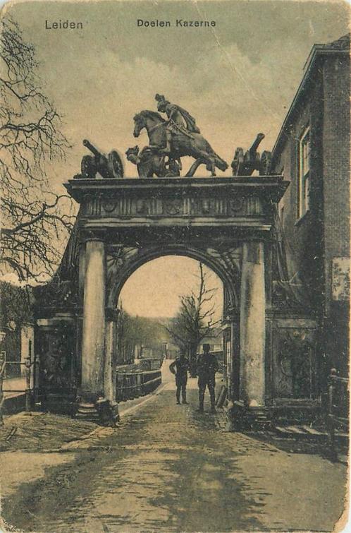 (701-103-047) Leiden Doelen Kazerne, Verzamelen, Ansichtkaarten | Nederland, Zuid-Holland, Verzenden