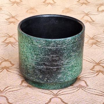 Vintage bloempot jaren 70, groene tint met grove structuur  beschikbaar voor biedingen