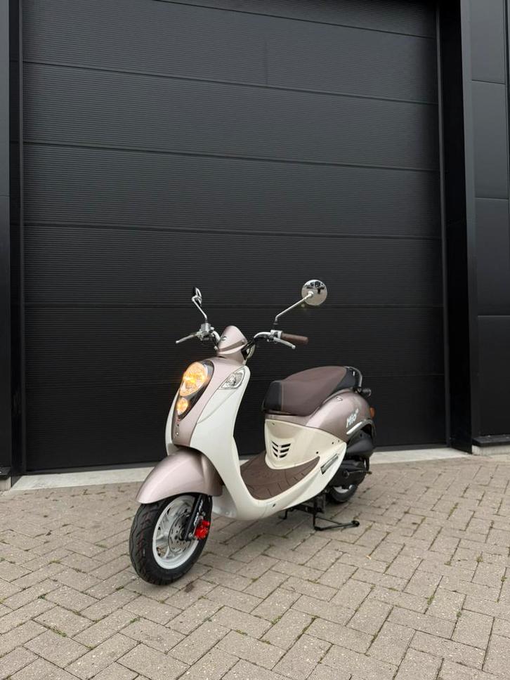 Sym Mio, Fietsen en Brommers, Scooters | SYM, Zo goed als nieuw, Mio, Maximaal 25 km/u, Benzine, Ophalen of Verzenden
