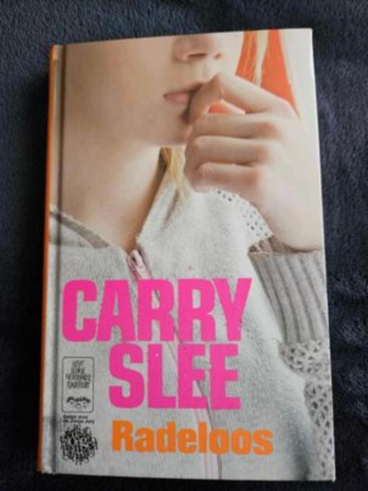 Carry Slee - Radeloos, Boeken, Kinderboeken | Jeugd | 13 jaar en ouder, Zo goed als nieuw, Fictie, Ophalen of Verzenden