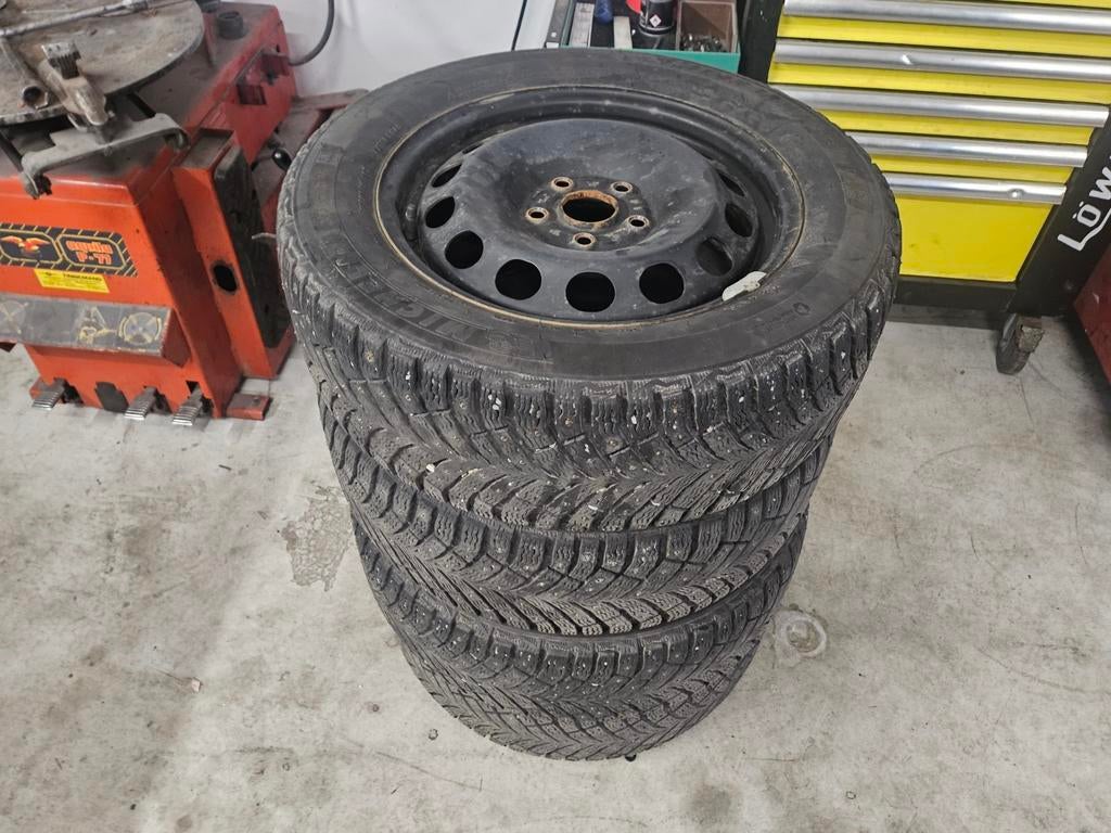 Spijker/Winterbanden Michelin X-Ice North4 205/55/16 op Velg, Gebruikt, 16 inch, Banden en Velgen, Personenwagen
