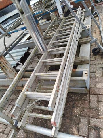 Trappen ladders beschikbaar voor biedingen