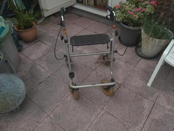 Grijze Rollator  beschikbaar voor biedingen