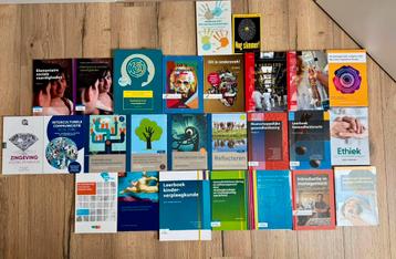 Groot pakket met HBO-V studieboeken (Hogeschool Viaa) beschikbaar voor biedingen