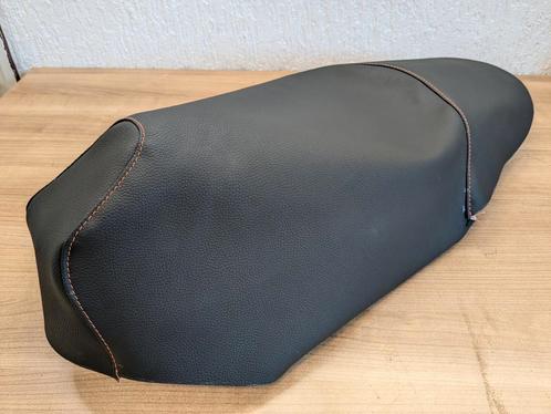 Buddydek voor Peugeot Speedfight 3 - diverse kleuren, Fietsen en Brommers, Brommeronderdelen | Scooters, Nieuw, Peugeot, Zadel