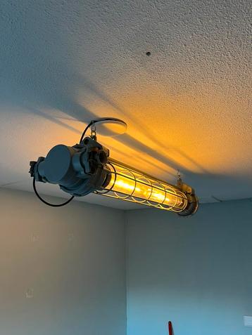 Vintage Industriele plafondlamp ussr beschikbaar voor biedingen
