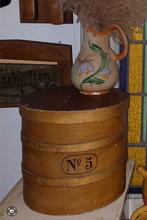 Antieke spanen ton.
Prachtige decoratieve ton., Ophalen of Verzenden