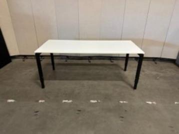 Markant bureau met knop en kabelgoot 180x90xH62-84cm, 24stuk - afbeelding 1