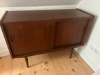 Vintage teak gefineerd dressoir kast schuifdeuren design, Ophalen of Verzenden, Zo goed als nieuw, 25 tot 50 cm