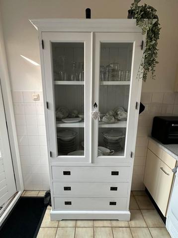 Witte Vitrinekast met Lades beschikbaar voor biedingen