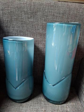 Set van 2 blauwe glazen vazen beschikbaar voor biedingen