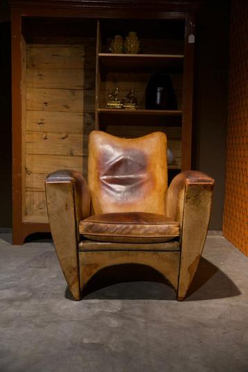 Schapenleren Art Deco Fauteuil Vintage geleefd beschikbaar voor biedingen