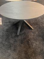 Eettafel eiken rond zwart 130cm met stalen pinpoot, Huis en Inrichting, Tafels | Eettafels, Info@savoireinteriors.com, 100 tot 150 cm
