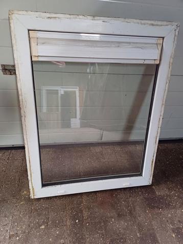 Kunststof kozijn 99.5 bij 79.5 HR++ wit ventilatierooster beschikbaar voor biedingen