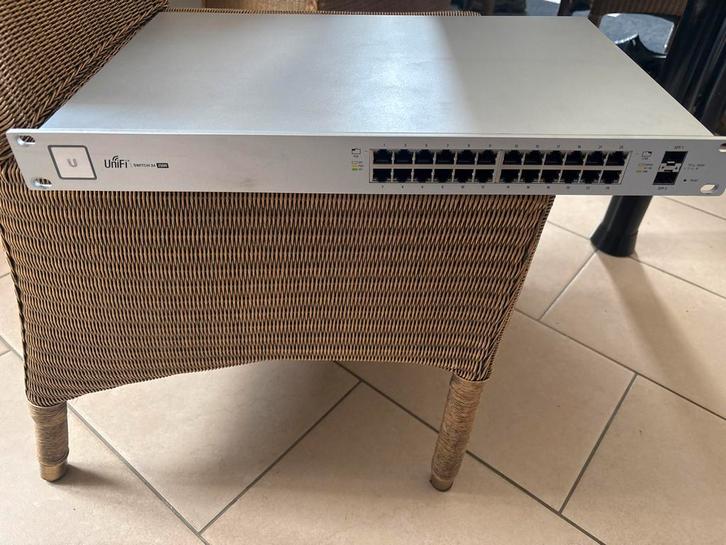 Ubiquiti Unifi Switch 24 250W PoE+, Computers en Software, Netwerk switches, Zo goed als nieuw, Ophalen