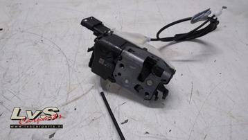 Deurslot Mechaniek 4Deurs rechts-voor van een Peugeot Partne beschikbaar voor biedingen