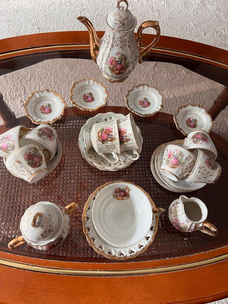 Antiek Theeservies met Romantisch Design, Antiek en Kunst, Antiek | Servies compleet, Ophalen of Verzenden
