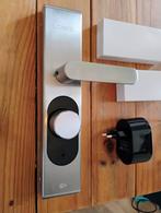 Loqed Touch Smart Lock + Power Kit, Doe-het-zelf en Verbouw, Hang- en Sluitwerk, Ophalen of Verzenden, Zo goed als nieuw, Rvs