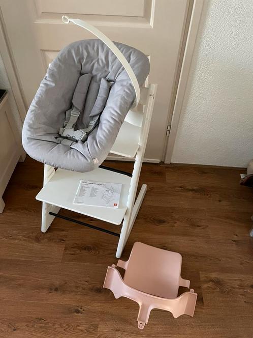 🧡 Stokke Tripp Trapp Kinderstoel Newborn Roze Babyset 🧡, Kinderen en Baby's, Kinderstoelen, Gebruikt, Meegroeistoel, Aanschuifbaar