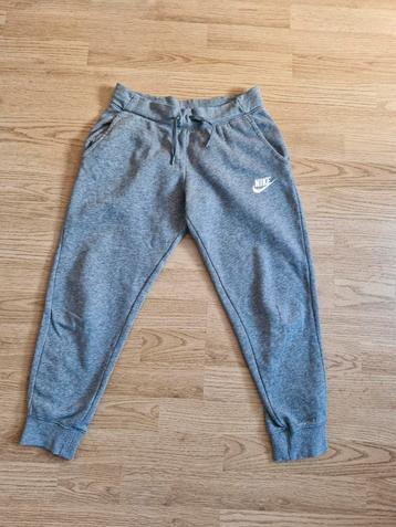 Nike 3/4 broek maat 140 beschikbaar voor biedingen