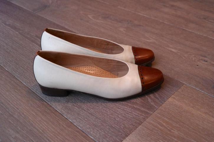 Italiaans handgemaakt kalfsleer schoentje roomwit/bruin mt36, Kleding | Dames, Schoenen, Nieuw, Schoenen met lage hakken, Overige kleuren