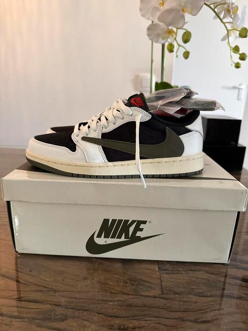 Jordan 1 Retro Low OG SP Travis Scott Olive (Women's) 38,5, Kleding | Dames, Schoenen, Nieuw, Sneakers of Gympen, Geel, Ophalen of Verzenden