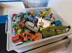 Doos met oude autootjes dinkyyoys matchbox lesney superking, Ophalen of Verzenden