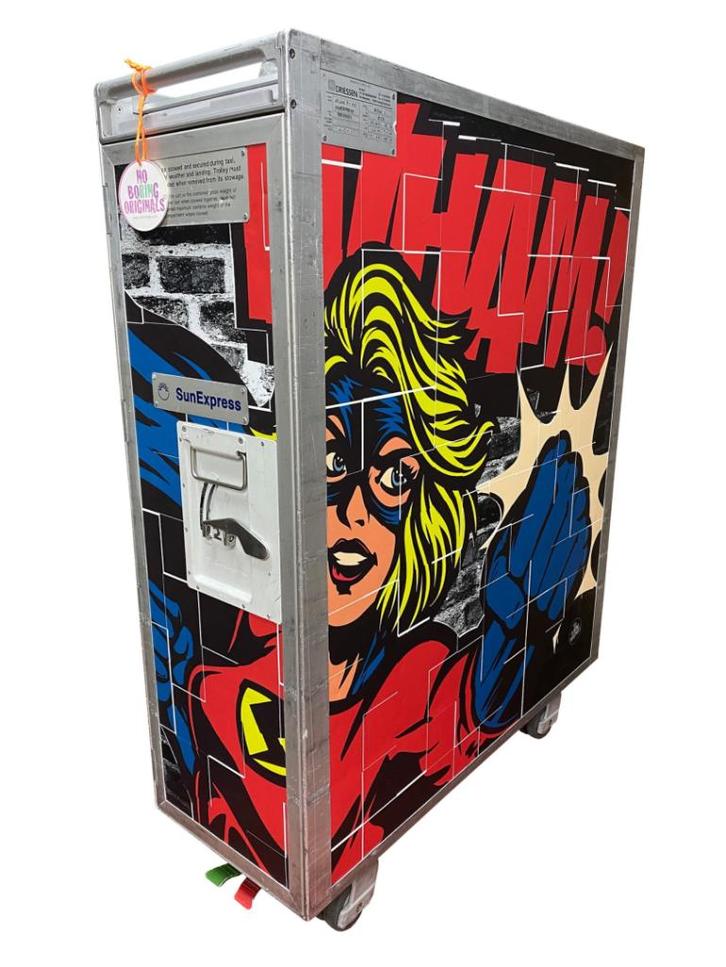Noboringo "Wham" full size vliegtuig trolley Pop Art CeeVee, Huis en Inrichting, Kasten | Kledingkasten, Zo goed als nieuw, 100 tot 150 cm