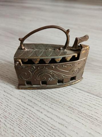 Jaren 20 Houtskoolijzer Antiek messing beschikbaar voor biedingen