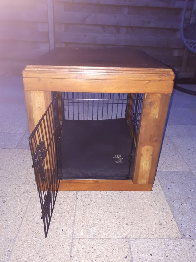 Zwarte ijzeren Hondenbench + houten ombouw, Ophalen, Gebruikt, 50 tot 100 cm, 50 tot 75 cm