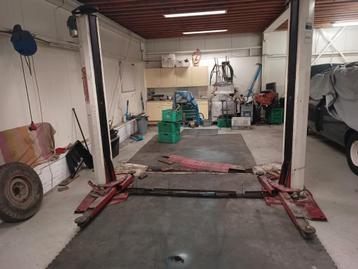 2 kolom hefbrug.3000 kg kettingen aan stuur  beschikbaar voor biedingen