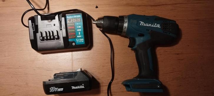 Makita boor/ schroef machine + accu + oplader, Doe-het-zelf en Verbouw, Gereedschap | Boormachines, Gebruikt, Boor- en Schroefmachine