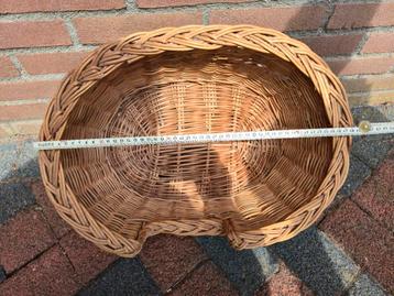Prachtige rotan hondenmandjes beschikbaar voor biedingen