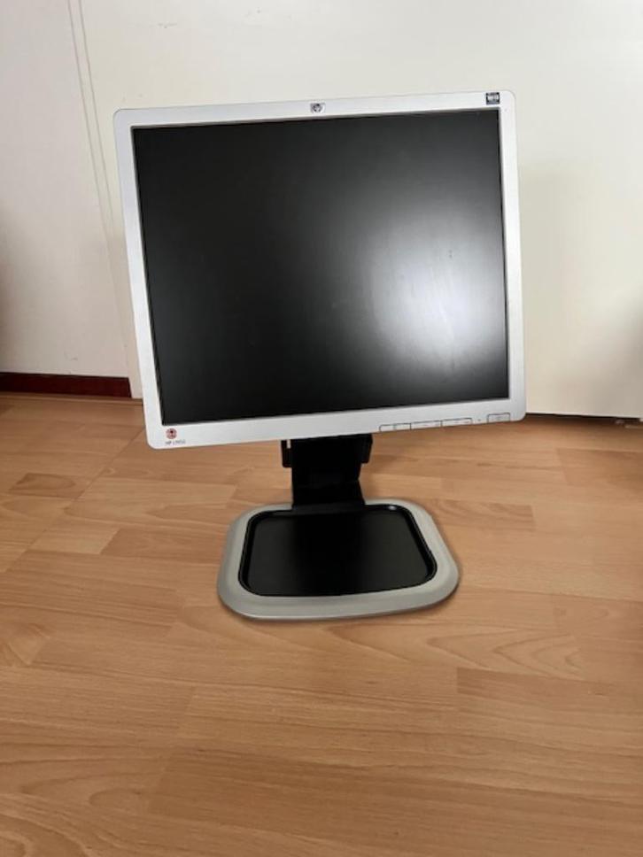 HP 19 inch monitor, Computers en Software, Monitoren, Gebruikt, 60 Hz of minder, DVI, VGA, Draaibaar, Kantelbaar, Overige resoluties