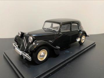 Citroën Traction Avant 1952 1/24 zwart geen OVP beschikbaar voor biedingen