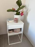 Twee Ikea VIKHAMMER nachtkastjes, wit, 40x39 cm, Huis en Inrichting, Slaapkamer | Nachtkastjes, Overige materialen, Minder dan 45 cm
