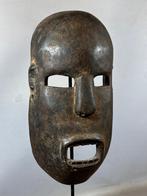 251007 Oude Afrikaans Kumu masker uit Congo met certificaat, Ophalen of Verzenden