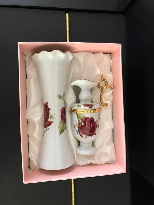Porcelain vases, Antiek en Kunst, Antiek | Glas en Kristal, Ophalen of Verzenden